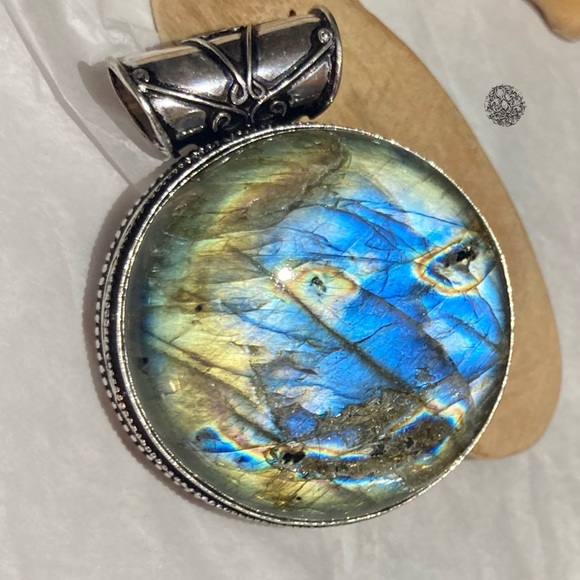 Natural Labradorite Gemstone Handmade Slider Pendant - Picture 8 of 9